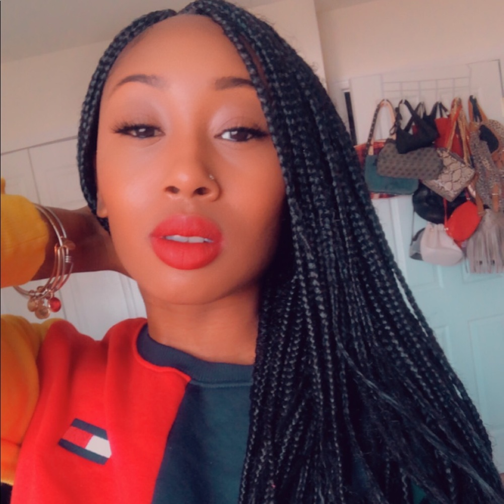 Meet your Posher, Tia